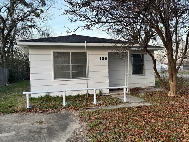 Building Photo - 108 E Kirby