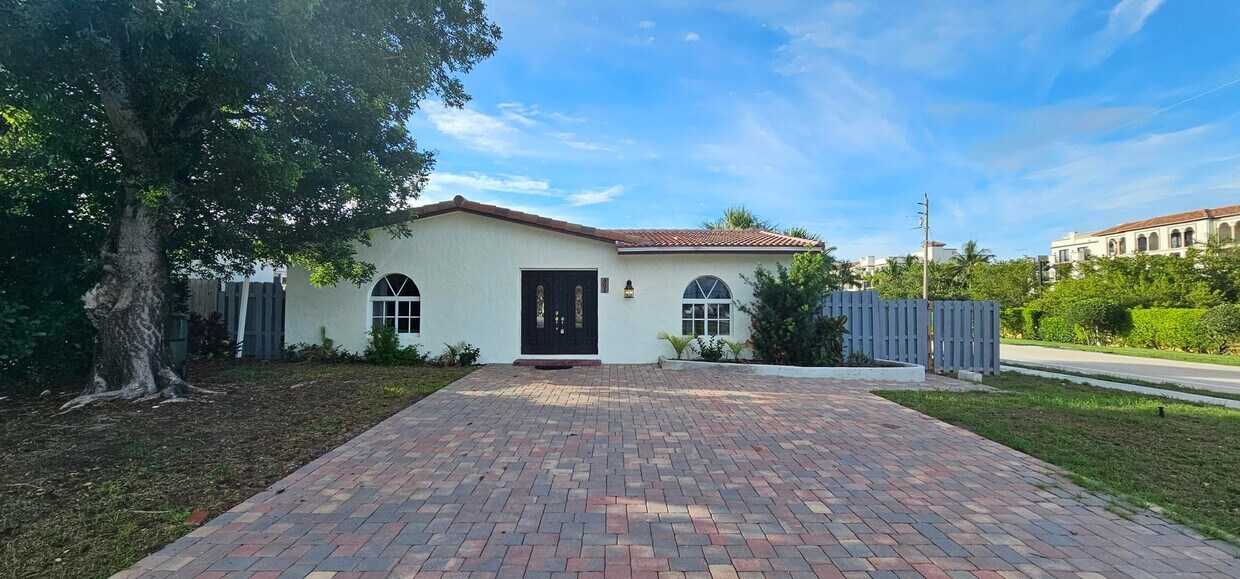Foto principal - 401 SW 1st St