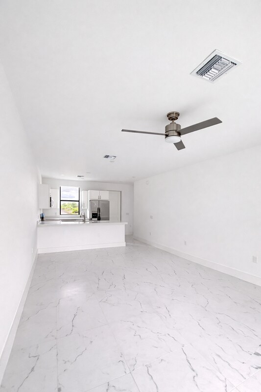Building Photo - 478 Lotus Ave S