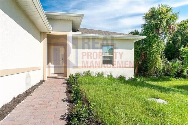 Foto del edificio - Beautiful 3/2 in Rotonda West! 50% off Fir...