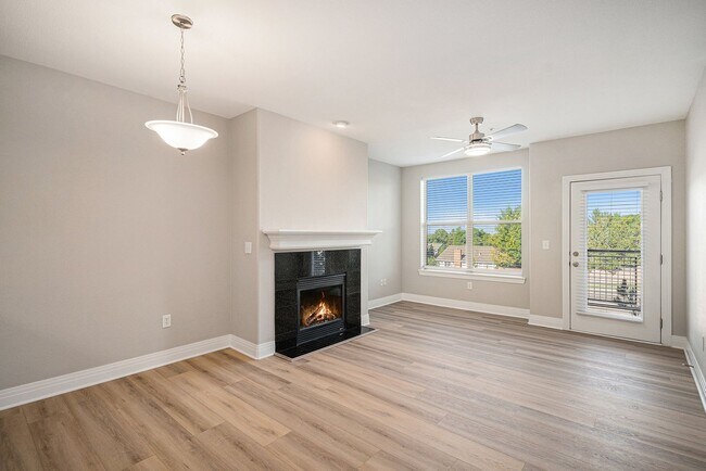 Building Photo - Spacious 2 Bedroom 2 Bath in the heart of ...