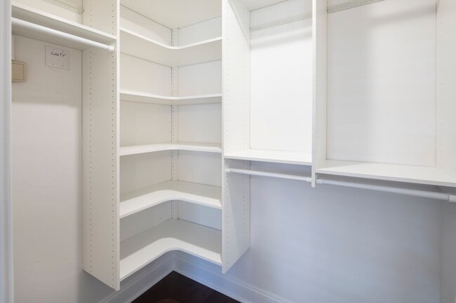 Interior Photo - Cambridge Manor