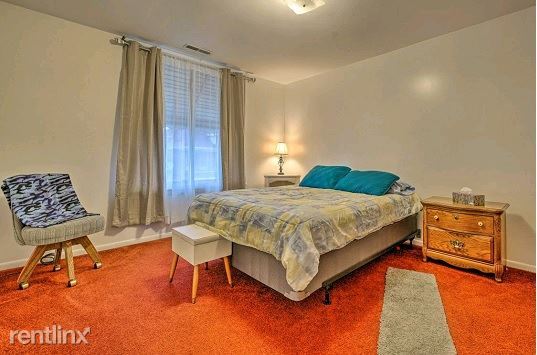 Foto principal - 3030 Holbrook Ave