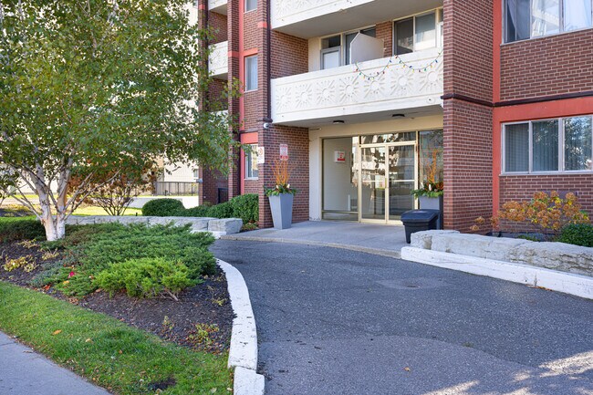 Photo du bâtiment - 435 Eglinton Ave E