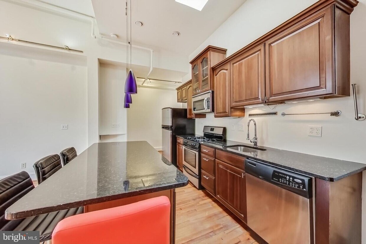 Primary Photo - 3155 Mt Pleasant St NW