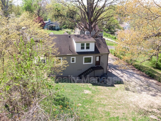 Building Photo - 408 Oakland St