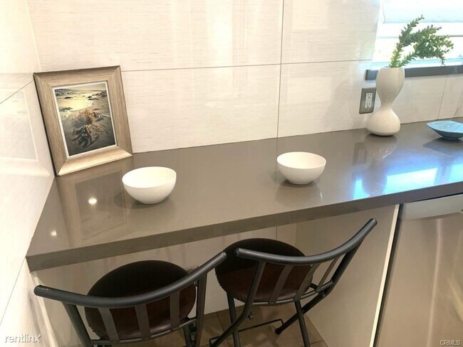 Building Photo - 2 br, 3 bath Condo - 4426 Ventura Canyon A...