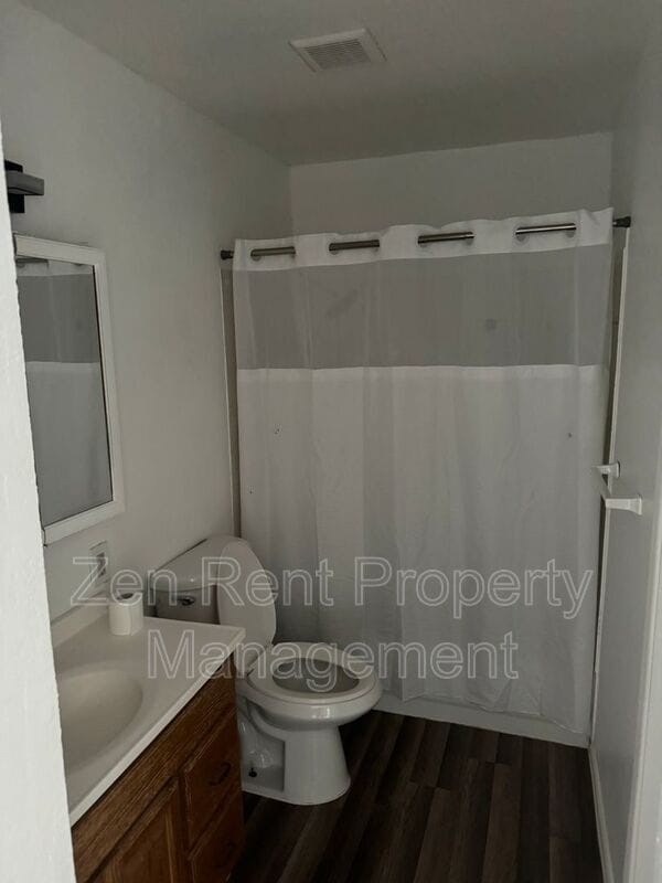 Building Photo - 940 N Sonora St