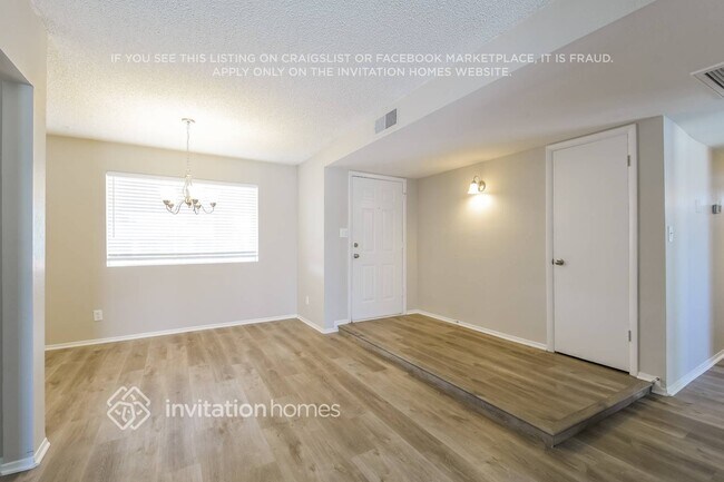 Building Photo - 920 W Villa Maria Dr