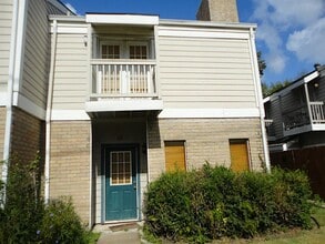Building Photo - 11710 Southlake Dr