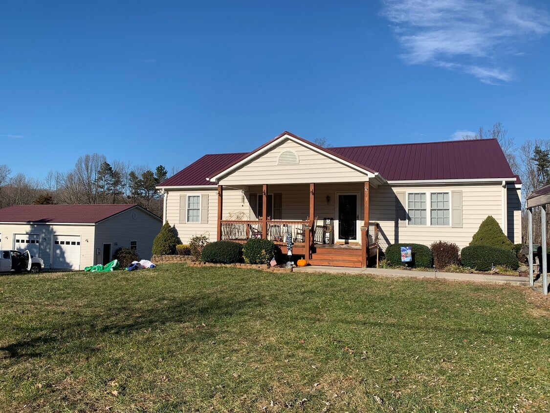 House Only - Garage is not included - 918 Jasper Wood Rd