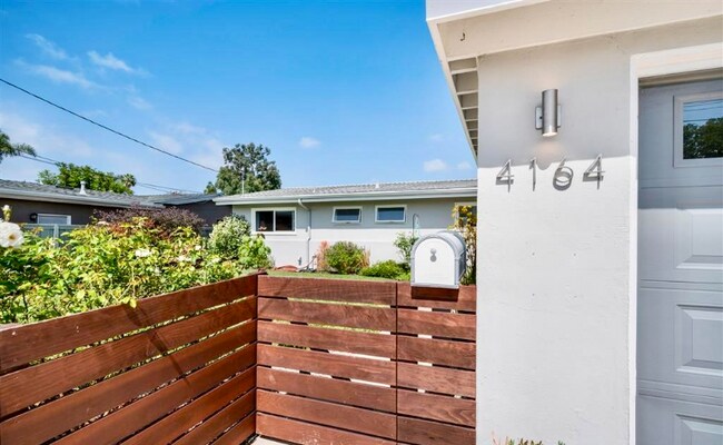 Foto del edificio - 4164 Mt Hukee Ave