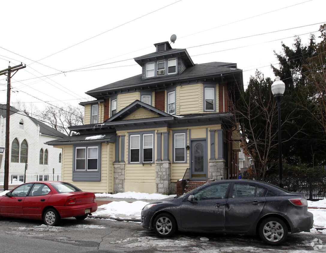 Foto del edificio - 336 Monmouth St