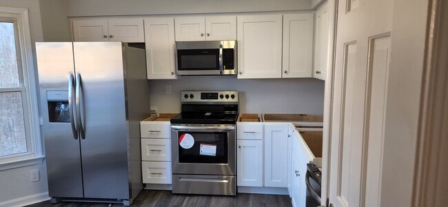 New kitchen - 325 Paxford Dr