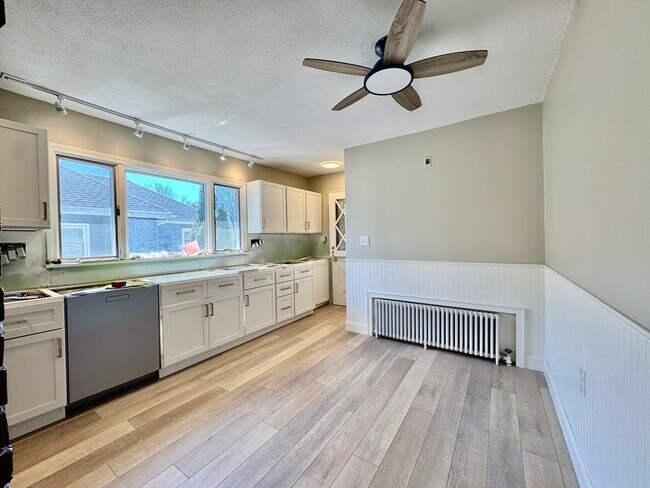 Foto del edificio - 70 Durso Ave