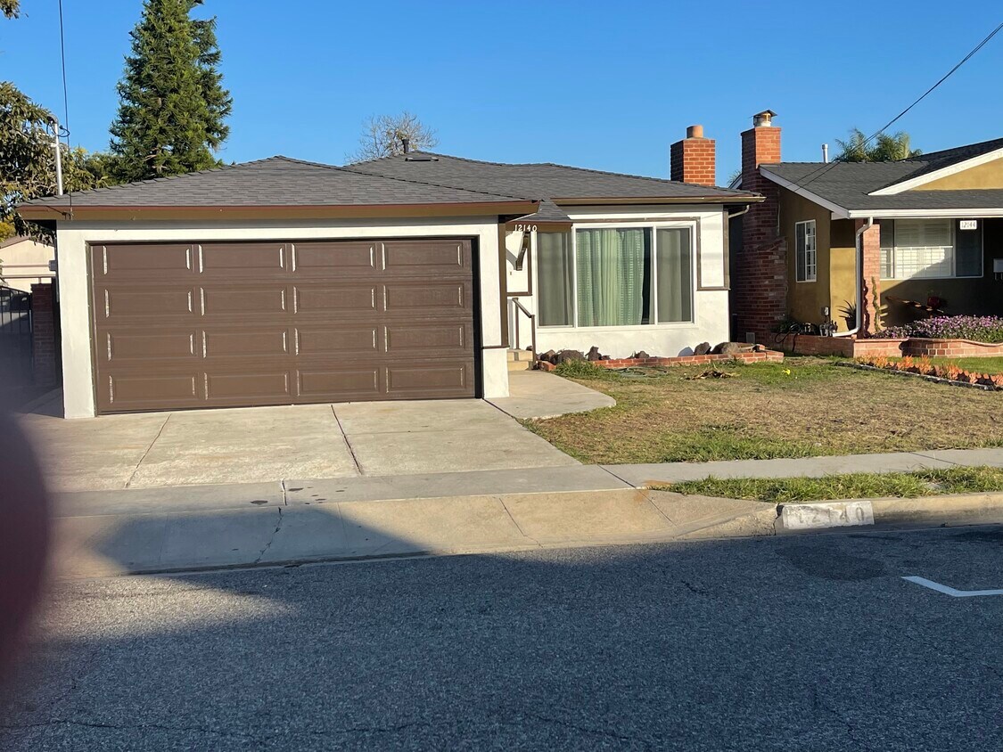 Foto del edificio - 12140 Truro Ave