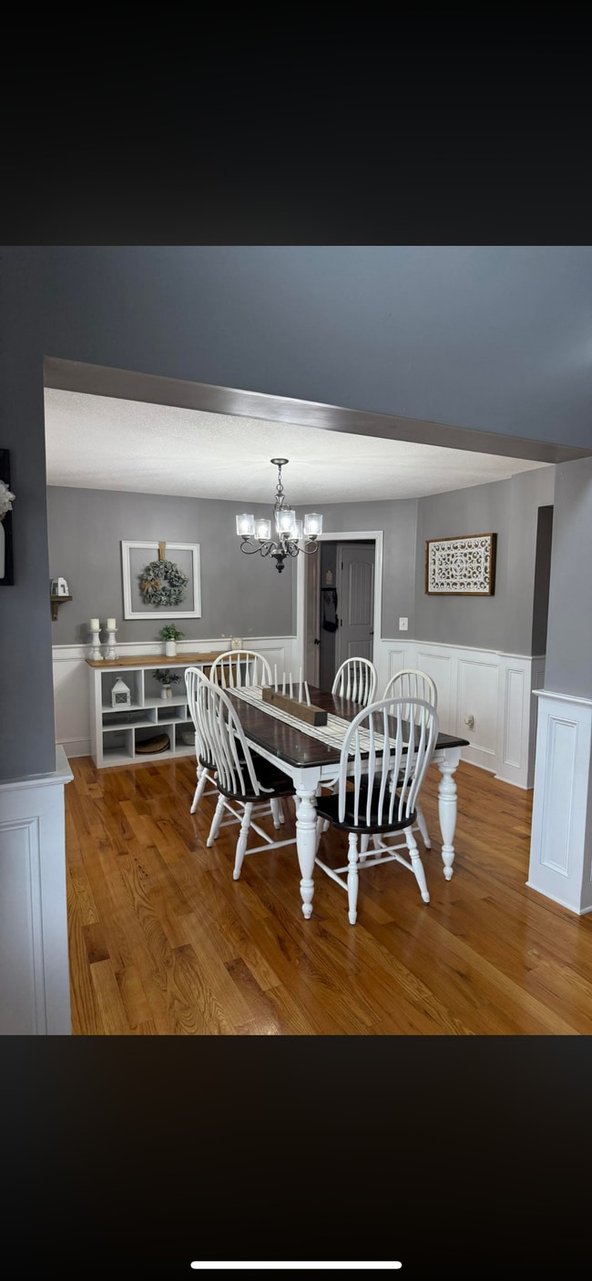 Building Photo - 812 Carousel Ct