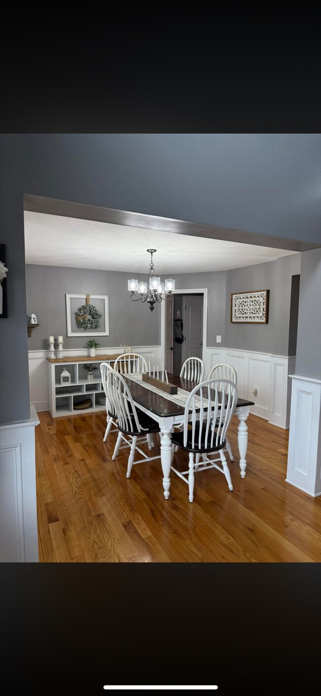 Foto del edificio - 812 Carousel Ct