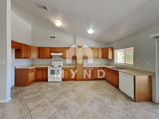 Building Photo - 8753 W. Hazelwood Street