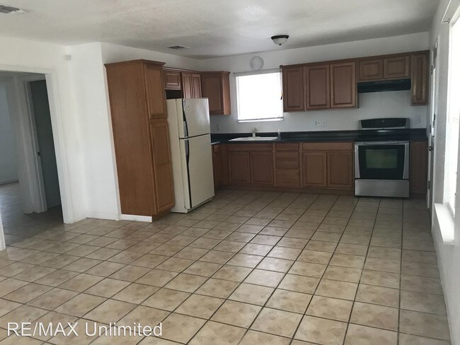 Building Photo - 4 br, 2 bath House - 103 Holy Cross