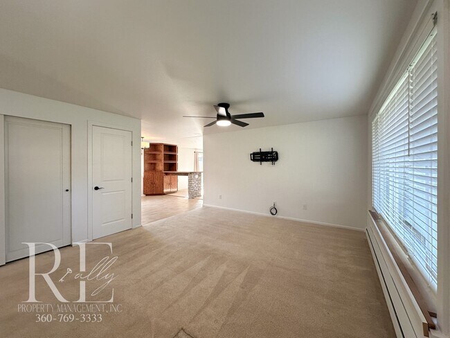 Foto del edificio - A Warm & Welcoming Rambler in the Heart of Central Kitsap