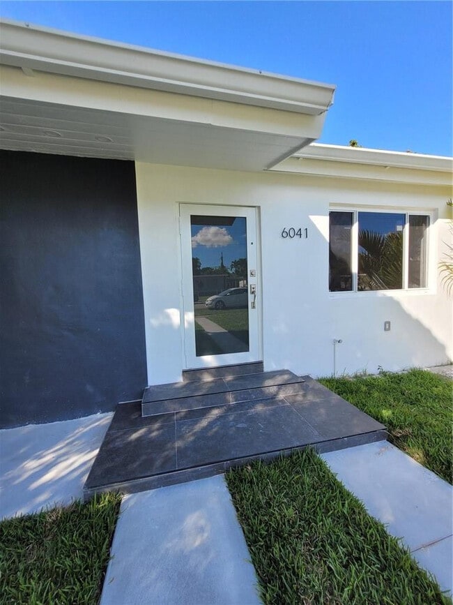 Building Photo - 6041 SW 17th St