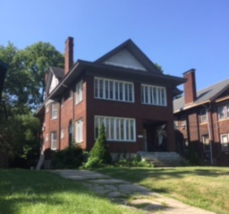 613 E Mitchell Ave Unit Second Floor, Cincinnati, OH 45229 Room for