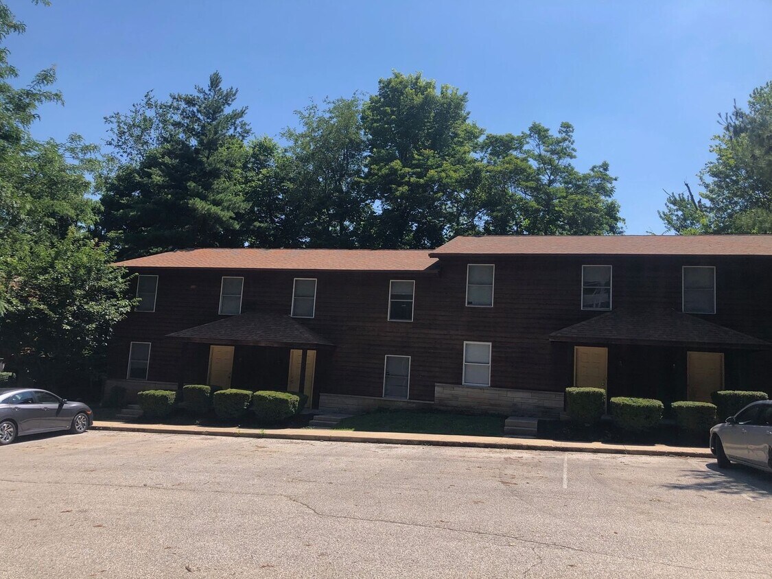 Primary Photo - 3 bedroom, 2.5 bath townhome: Cedar Grove ...