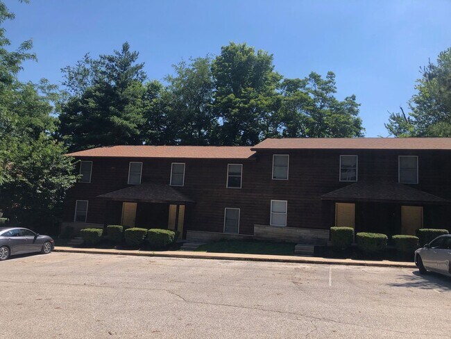 Foto del edificio - 3 bedroom, 2.5 bath townhome: Cedar Grove Townhomes. *6-MONTH LEASES ACCEPTED!*