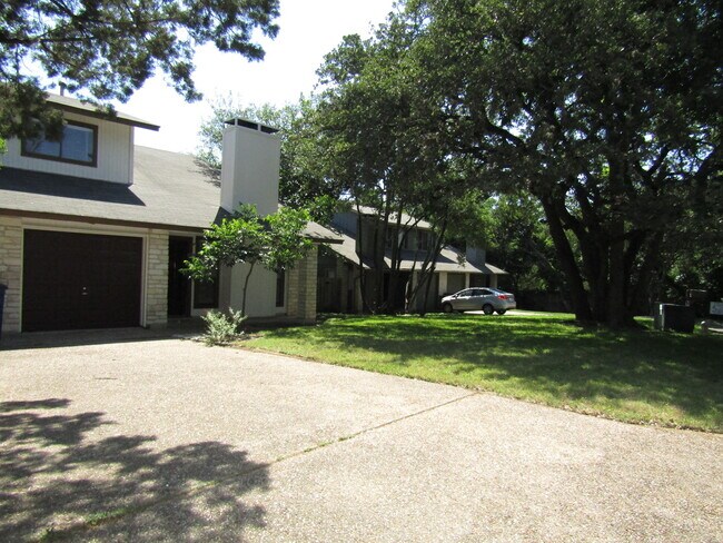 Foto del edificio - 7001 Winedale Dr
