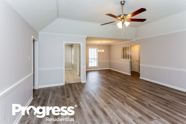 Building Photo - 4643 Chelwood Dr