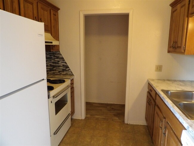 Foto del edificio - 6820 NW Willow Springs Dr