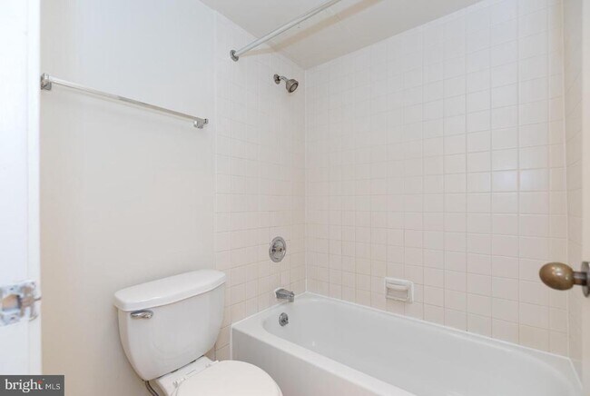 Building Photo - 2020 Walnut St