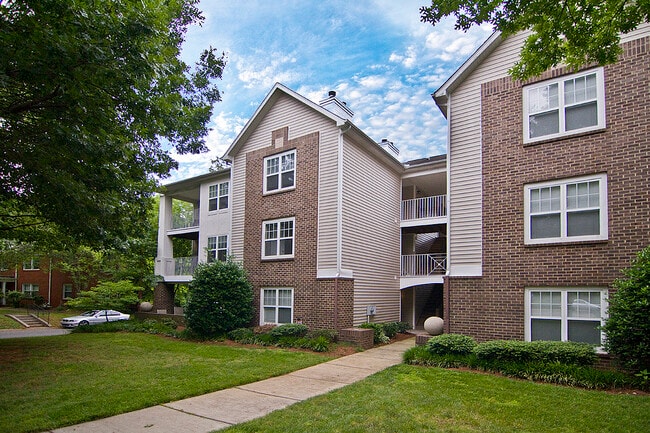 Building Photo - 2701 Selwyn Ave