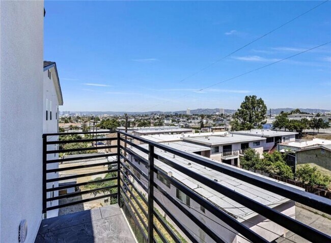 Foto del edificio - 4643 W 18th St