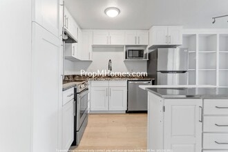 Building Photo - 7937 SW 40th Ave