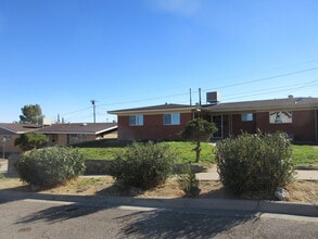 Building Photo - 3302 Zircon Dr