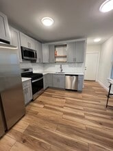 Building Photo - 530 Jane St