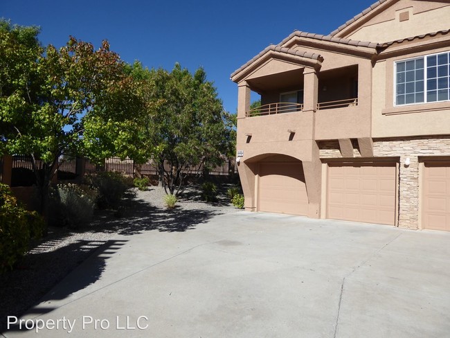 Building Photo - 2 br, 2.5 bath House - 5280 Molokai NE