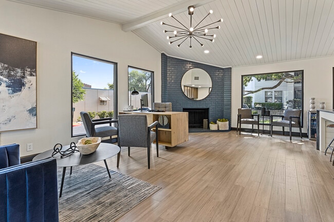 Building Photo - Tradewinds