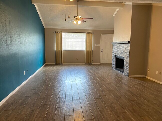 Foto del edificio - 6604 Montauk Dr