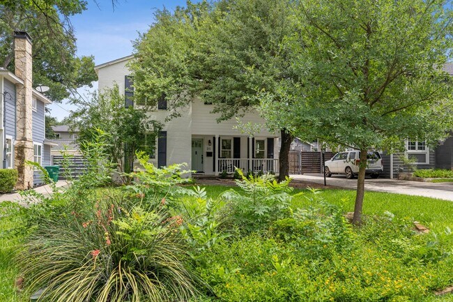 Building Photo - CHARMING 3-BEDROOM IN THE HEART OF ALAMO H...