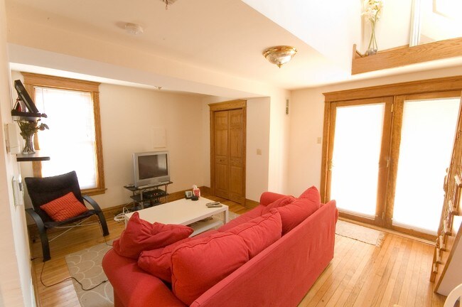 Foto del edificio - 638 W Drummond Pl