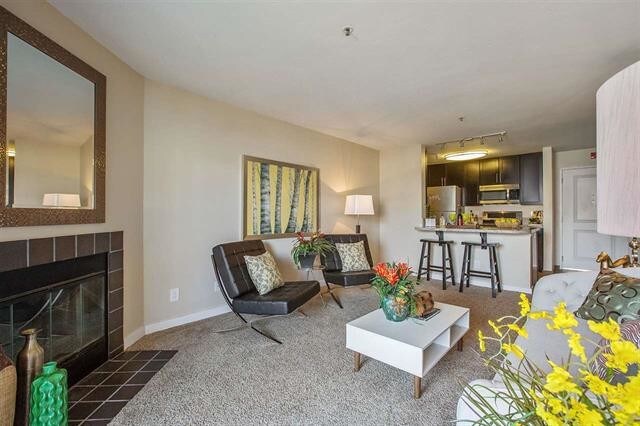 Foto del edificio - 6400 Christie Ave