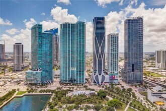 Building Photo - 900 Biscayne Blvd