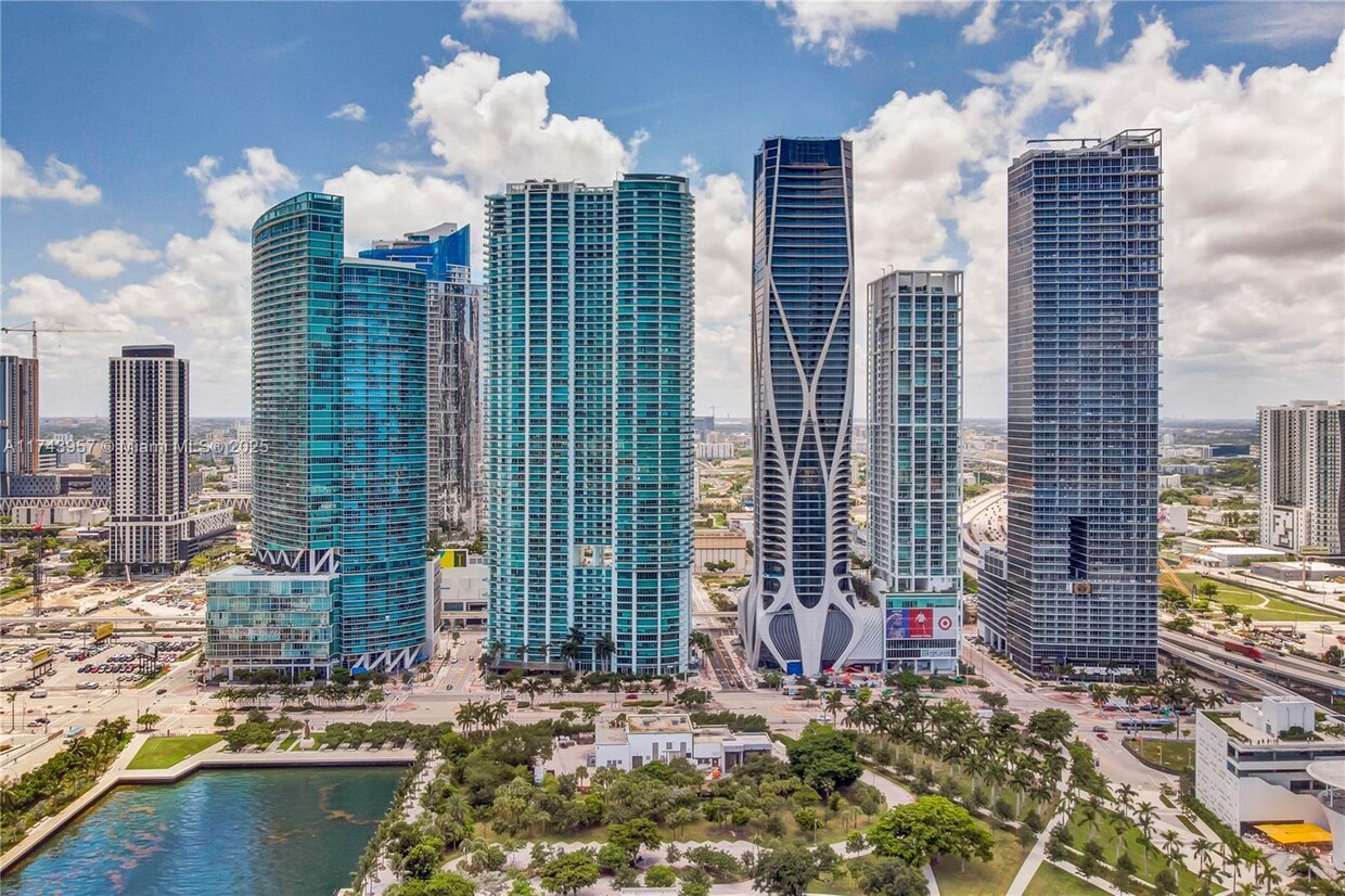 Foto principal - 900 Biscayne Blvd