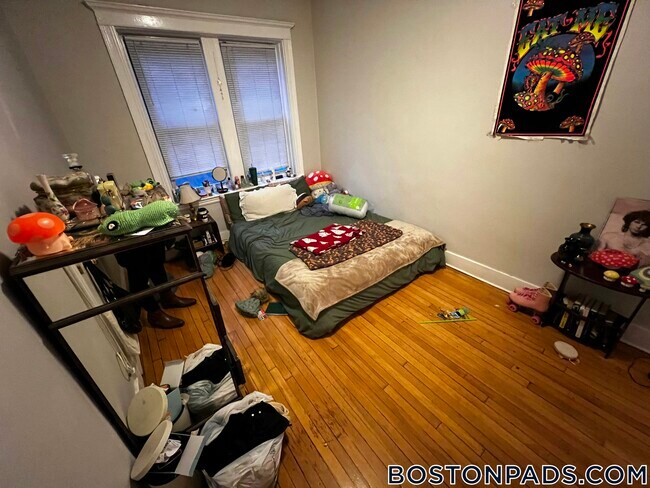 Foto del edificio - 8 Farrington Ave