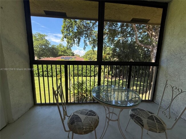 Foto del edificio - 9649 NW 4th St