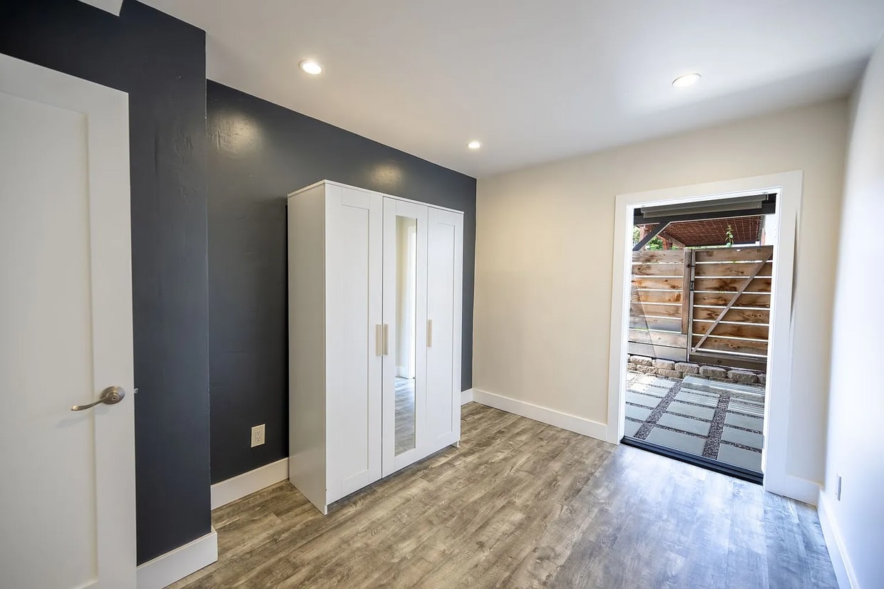Primary Photo - Great 1bd/1ba apartment with a private yard!