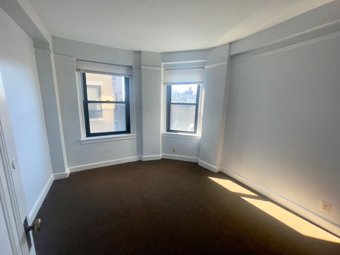Primary Photo - No Fee 2bed / 1bath on Commonwealth Ave in...